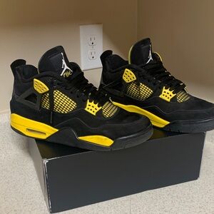 Jordan Men's Sneakers in Black and Yellow